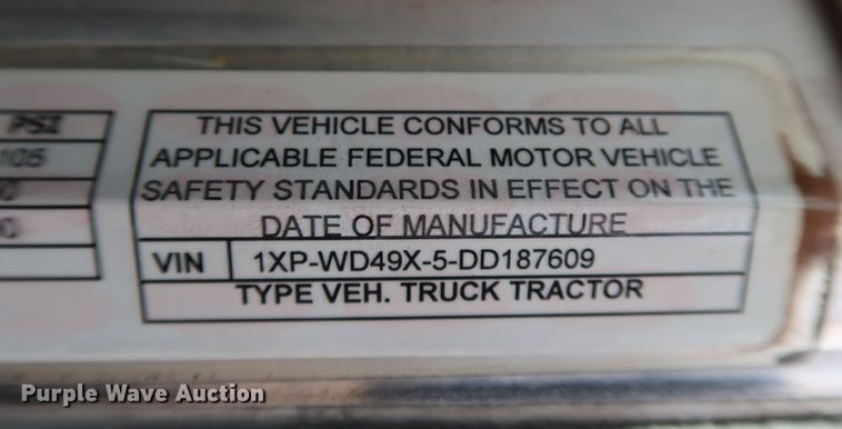 image for item DK3594 2013 Peterbilt 388  semi truck