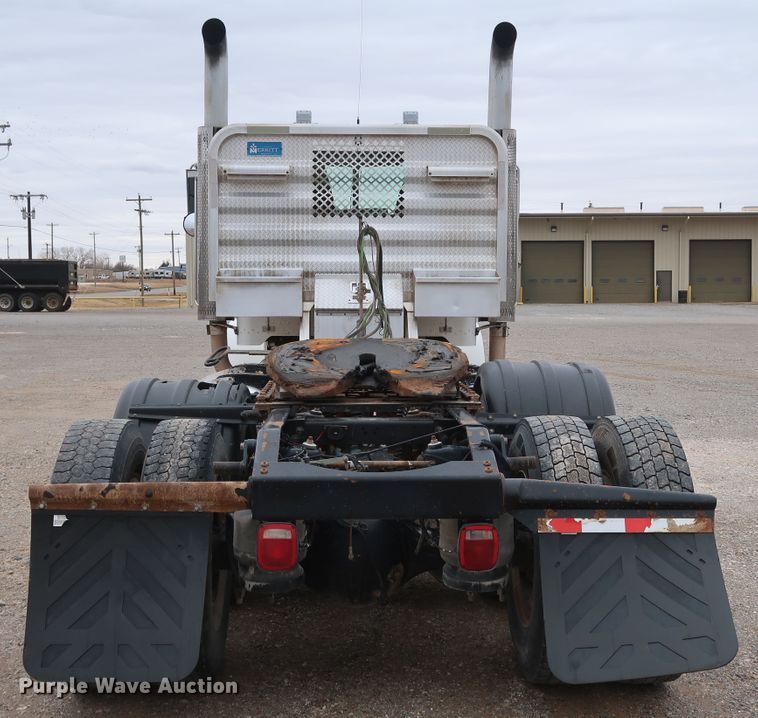 image for item DK3595 2009 Peterbilt 388  semi truck