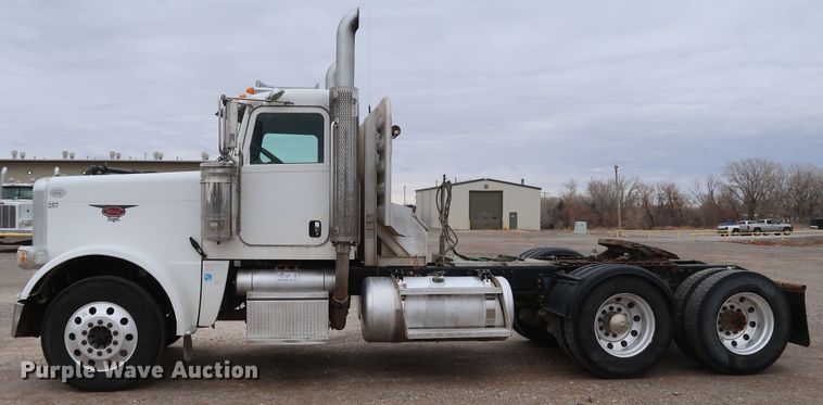 image for item DK3595 2009 Peterbilt 388  semi truck
