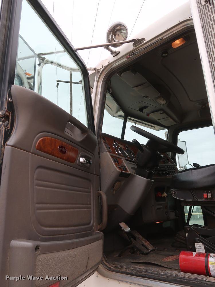 image for item DK3595 2009 Peterbilt 388  semi truck