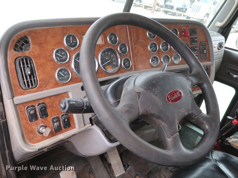 image for item DK3595 2009 Peterbilt 388  semi truck