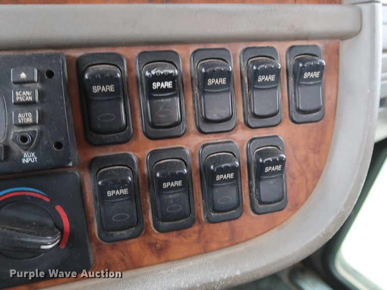 image for item DK3595 2009 Peterbilt 388  semi truck