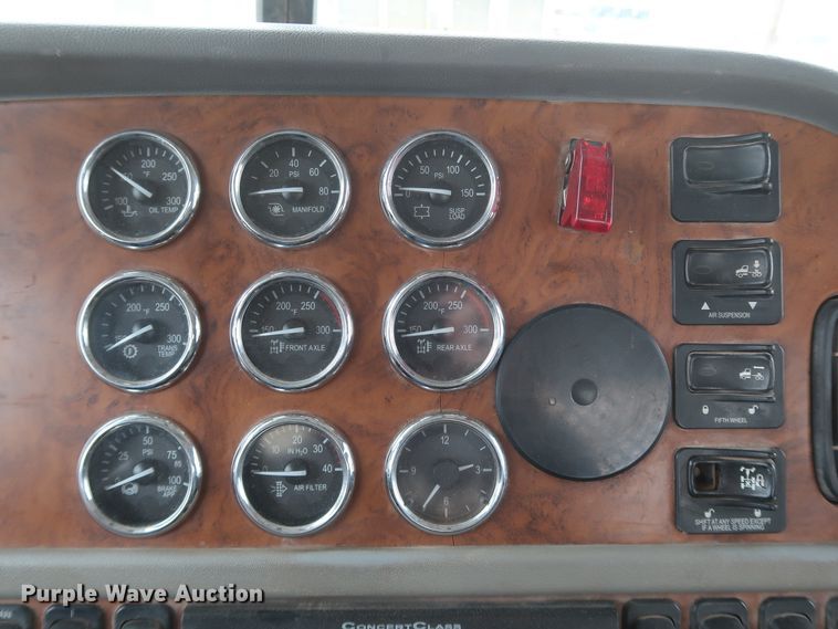 image for item DK3595 2009 Peterbilt 388  semi truck