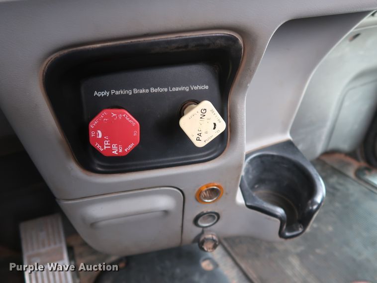 image for item DK3595 2009 Peterbilt 388  semi truck