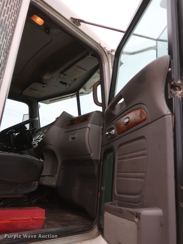 image for item DK3595 2009 Peterbilt 388  semi truck