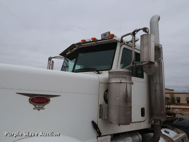 image for item DK3595 2009 Peterbilt 388  semi truck