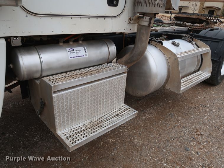 image for item DK3595 2009 Peterbilt 388  semi truck