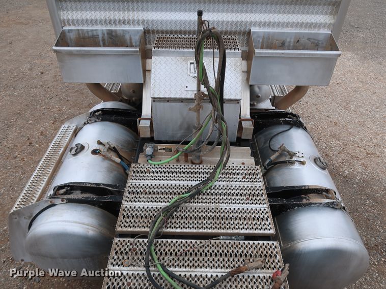 image for item DK3595 2009 Peterbilt 388  semi truck