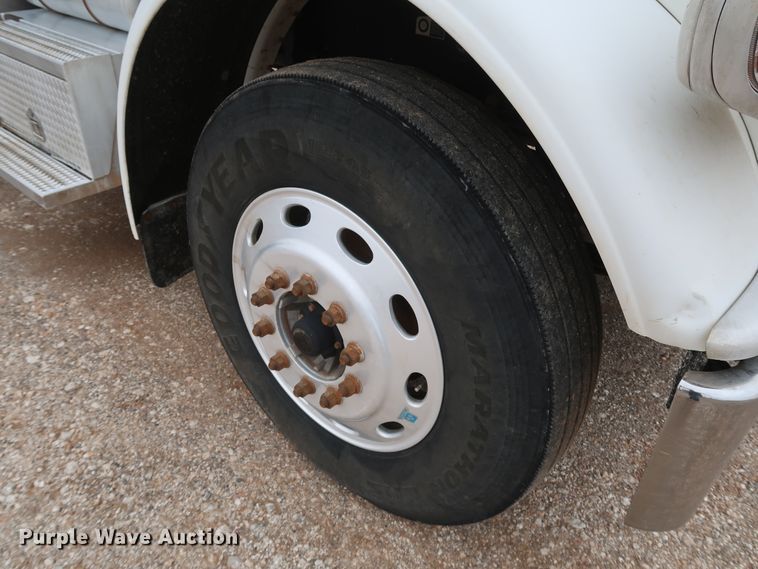 image for item DK3595 2009 Peterbilt 388  semi truck