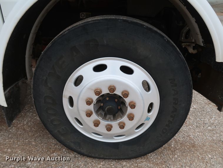 image for item DK3595 2009 Peterbilt 388  semi truck