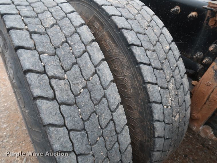 image for item DK3595 2009 Peterbilt 388  semi truck