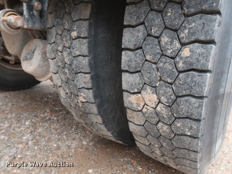 image for item DK3595 2009 Peterbilt 388  semi truck