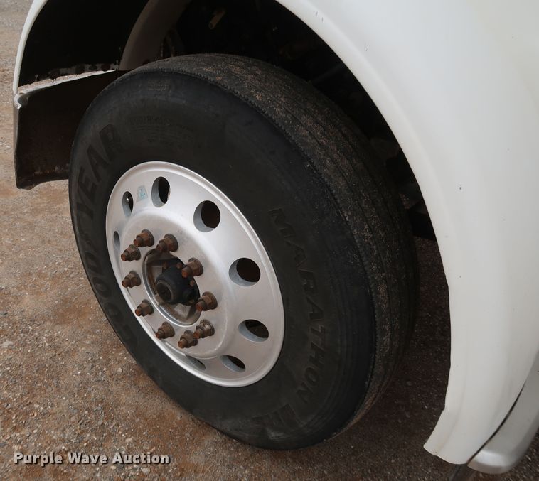 image for item DK3595 2009 Peterbilt 388  semi truck