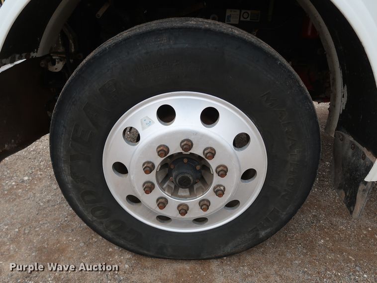 image for item DK3595 2009 Peterbilt 388  semi truck