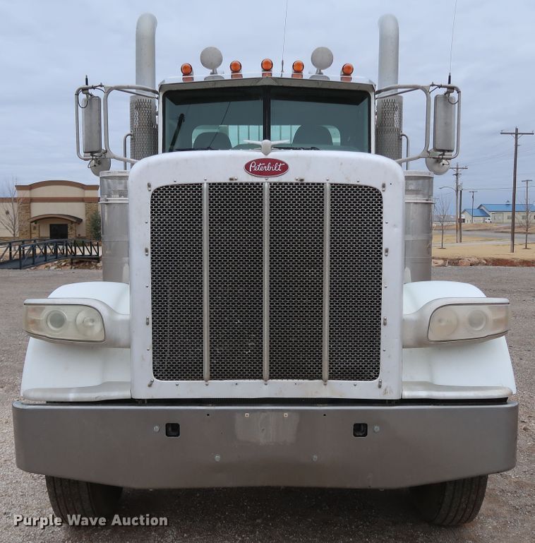 image for item DK3596 2009 Peterbilt 388  semi truck