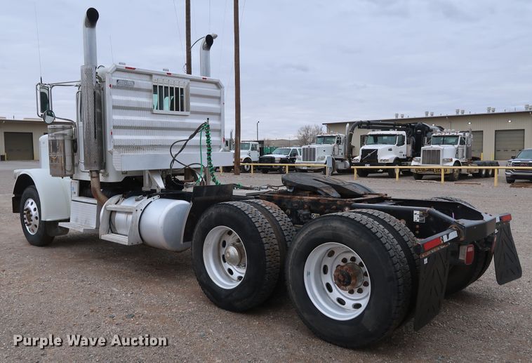 image for item DK3596 2009 Peterbilt 388  semi truck