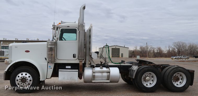 image for item DK3596 2009 Peterbilt 388  semi truck