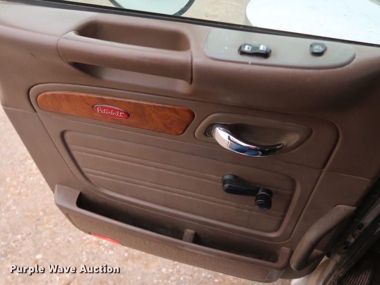 image for item DK3596 2009 Peterbilt 388  semi truck