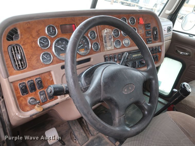 image for item DK3596 2009 Peterbilt 388  semi truck