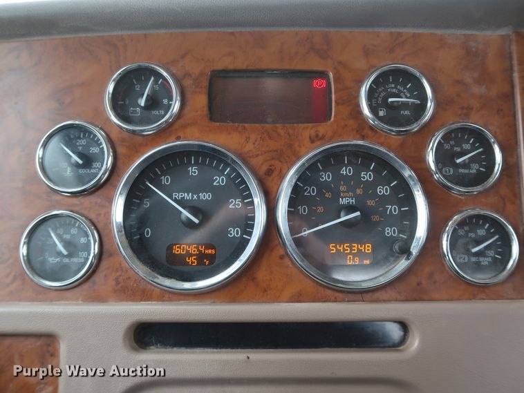 image for item DK3596 2009 Peterbilt 388  semi truck