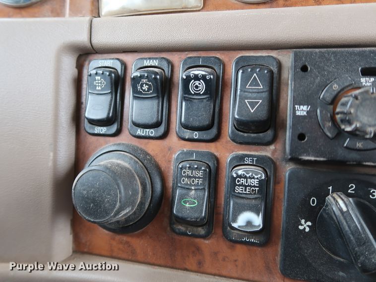 image for item DK3596 2009 Peterbilt 388  semi truck