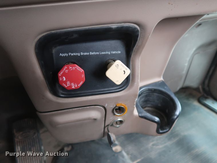 image for item DK3596 2009 Peterbilt 388  semi truck