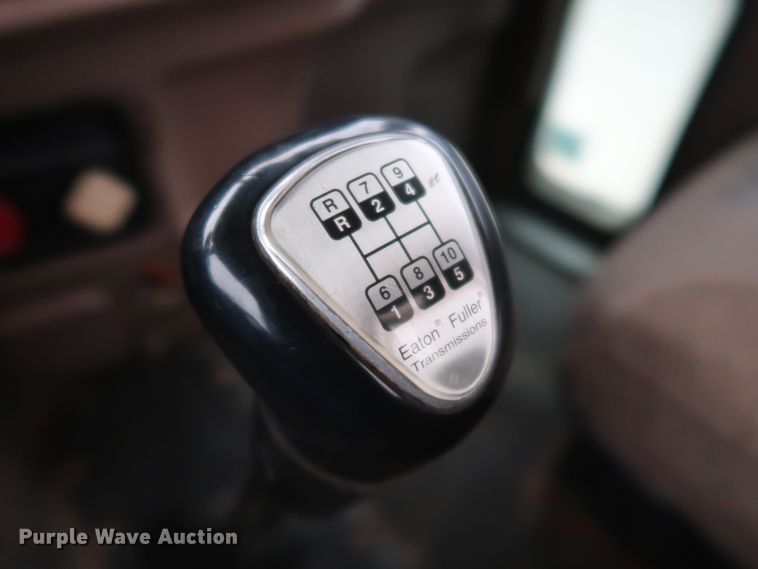 image for item DK3596 2009 Peterbilt 388  semi truck