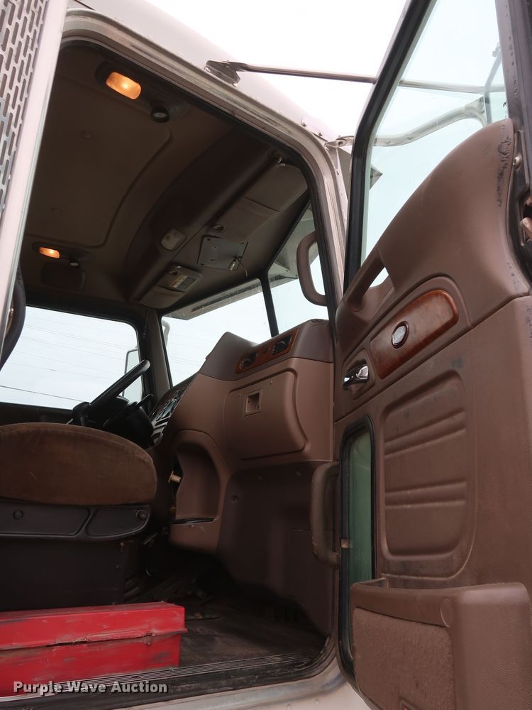 image for item DK3596 2009 Peterbilt 388  semi truck