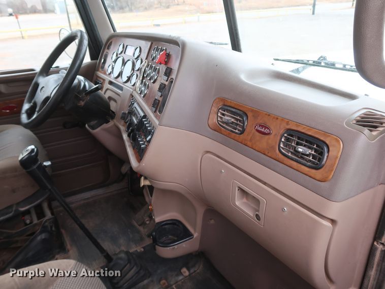 image for item DK3596 2009 Peterbilt 388  semi truck