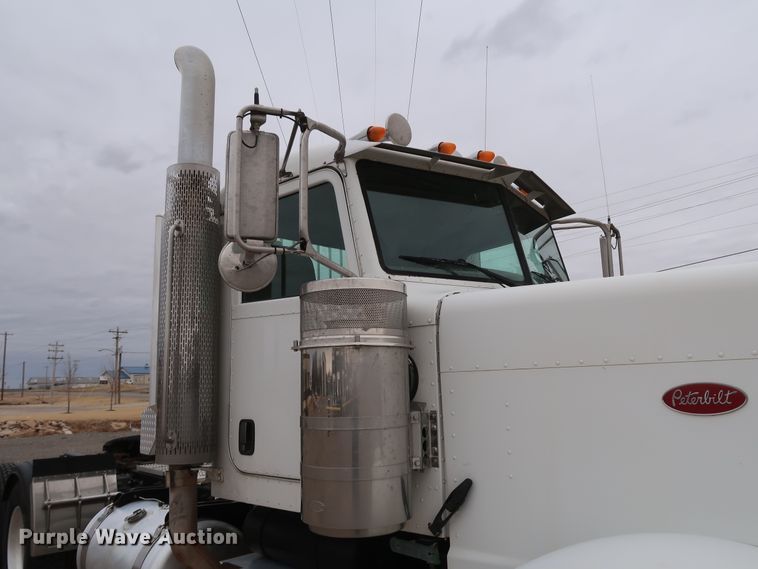 image for item DK3596 2009 Peterbilt 388  semi truck