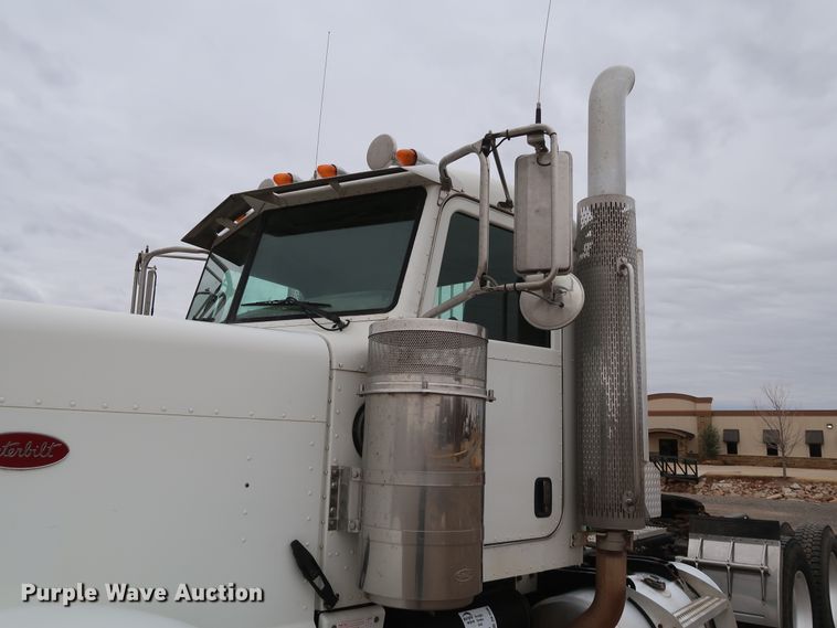 image for item DK3596 2009 Peterbilt 388  semi truck