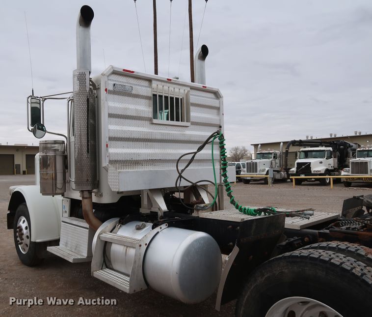 image for item DK3596 2009 Peterbilt 388  semi truck