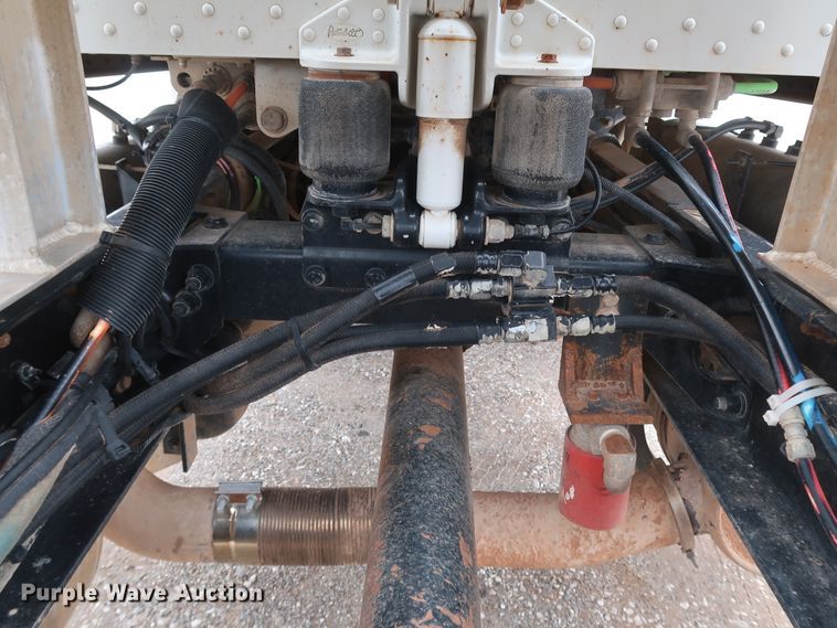 image for item DK3596 2009 Peterbilt 388  semi truck