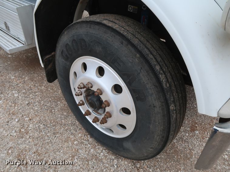 image for item DK3596 2009 Peterbilt 388  semi truck