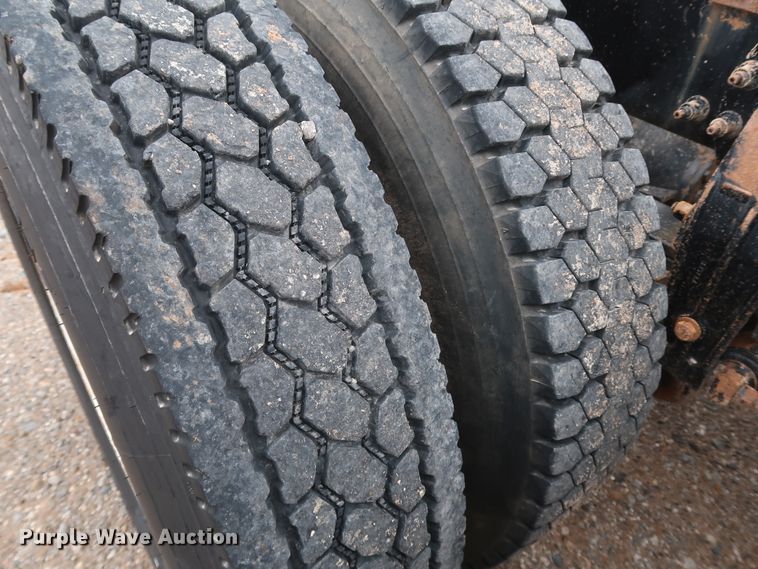 image for item DK3596 2009 Peterbilt 388  semi truck