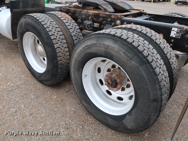 image for item DK3596 2009 Peterbilt 388  semi truck