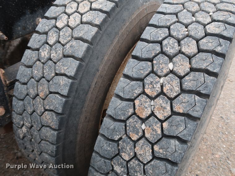 image for item DK3596 2009 Peterbilt 388  semi truck