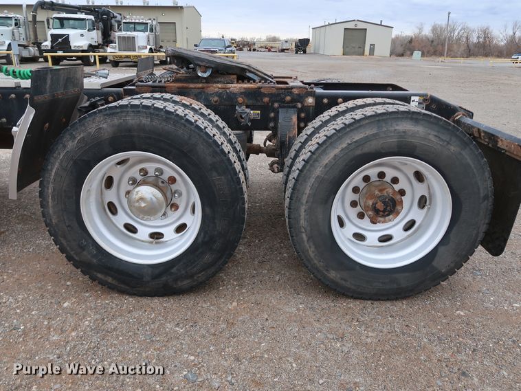 image for item DK3596 2009 Peterbilt 388  semi truck