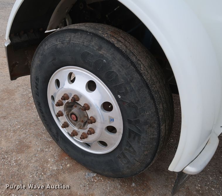 image for item DK3596 2009 Peterbilt 388  semi truck