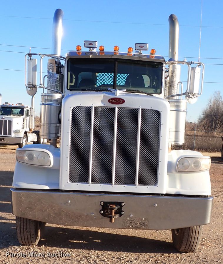 image for item DK3597 2011 Peterbilt 388  semi truck