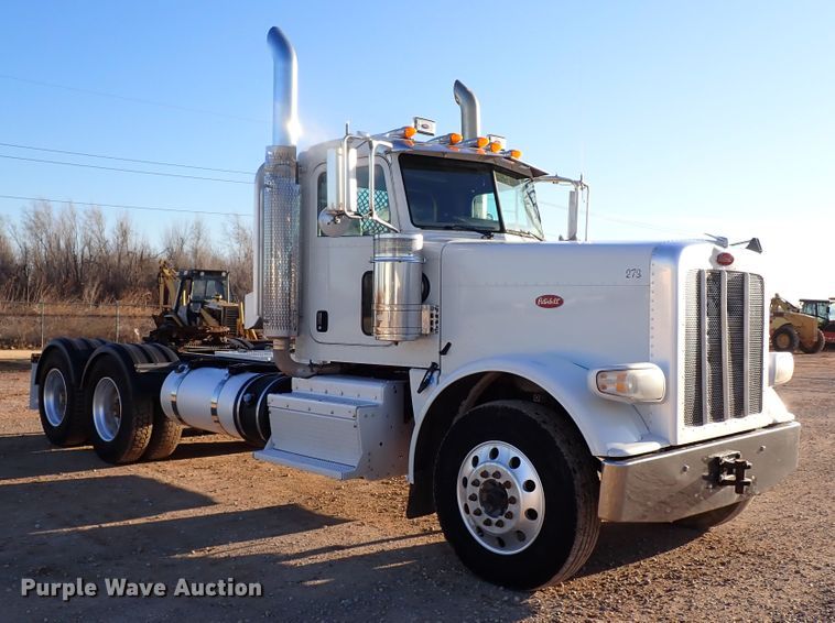 image for item DK3597 2011 Peterbilt 388  semi truck