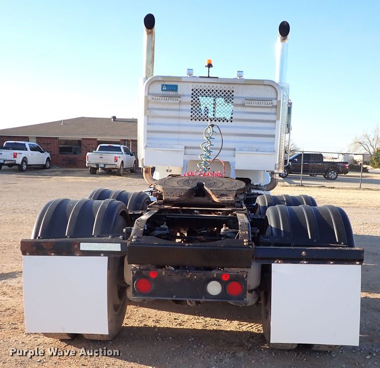 image for item DK3597 2011 Peterbilt 388  semi truck