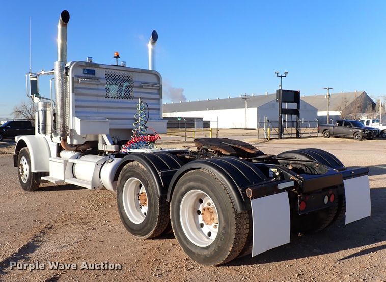 image for item DK3597 2011 Peterbilt 388  semi truck