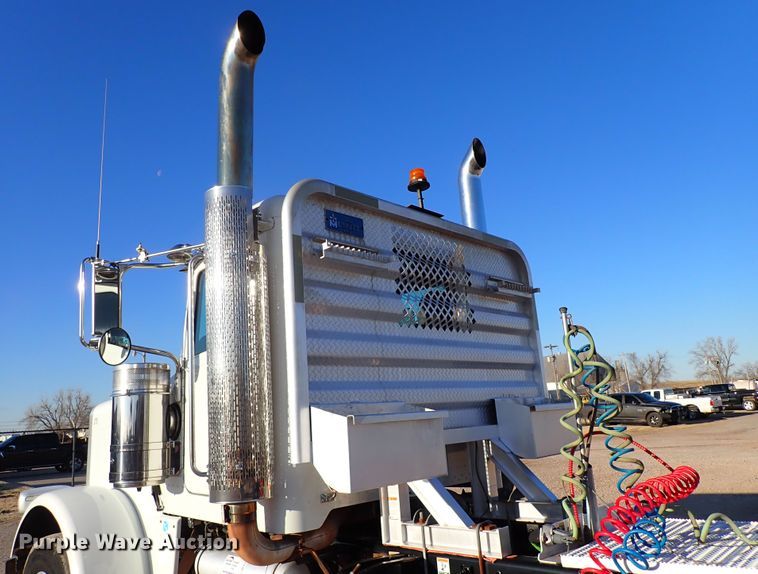 image for item DK3597 2011 Peterbilt 388  semi truck