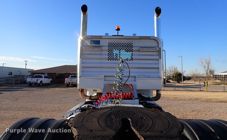 image for item DK3597 2011 Peterbilt 388  semi truck