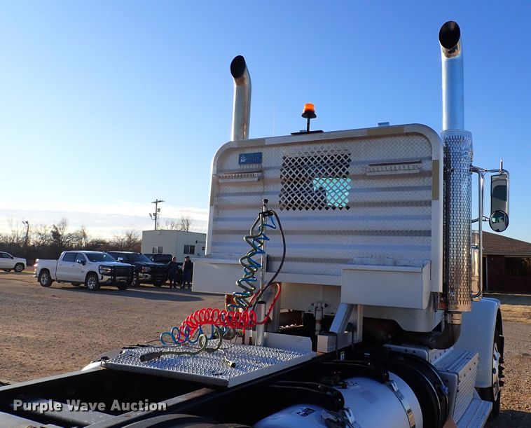 image for item DK3597 2011 Peterbilt 388  semi truck