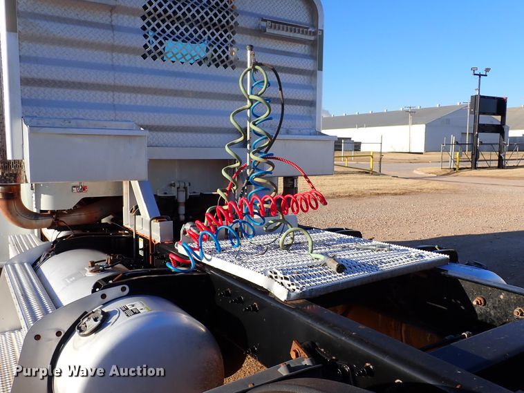 image for item DK3597 2011 Peterbilt 388  semi truck