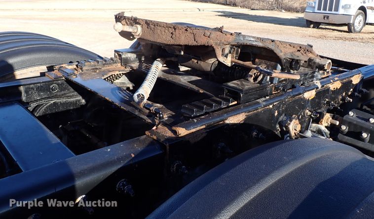 image for item DK3597 2011 Peterbilt 388  semi truck