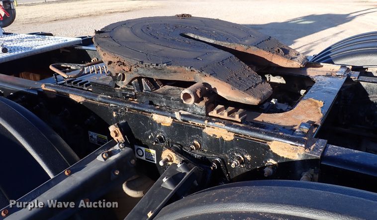 image for item DK3597 2011 Peterbilt 388  semi truck