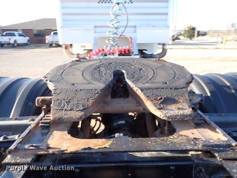 image for item DK3597 2011 Peterbilt 388  semi truck